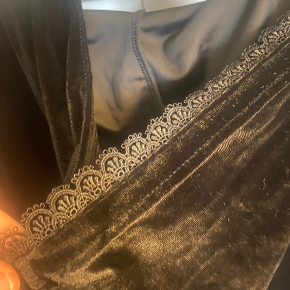 Women’s the skyes the limit velvet/velour like shirt, NWT - Picture 7 of 7